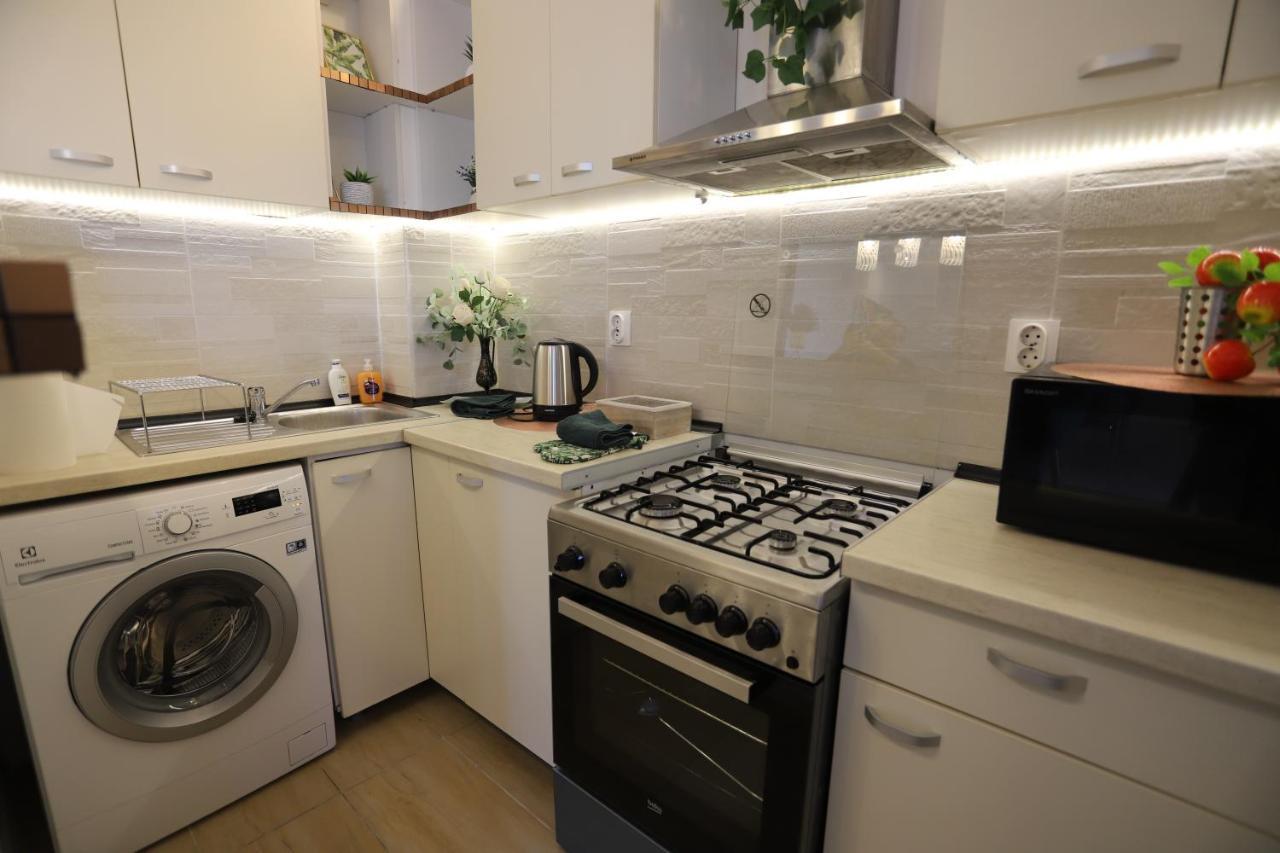 Apartament Beauty Smarald By Cosmopolis Stefanestii de Jos Eksteriør bilde