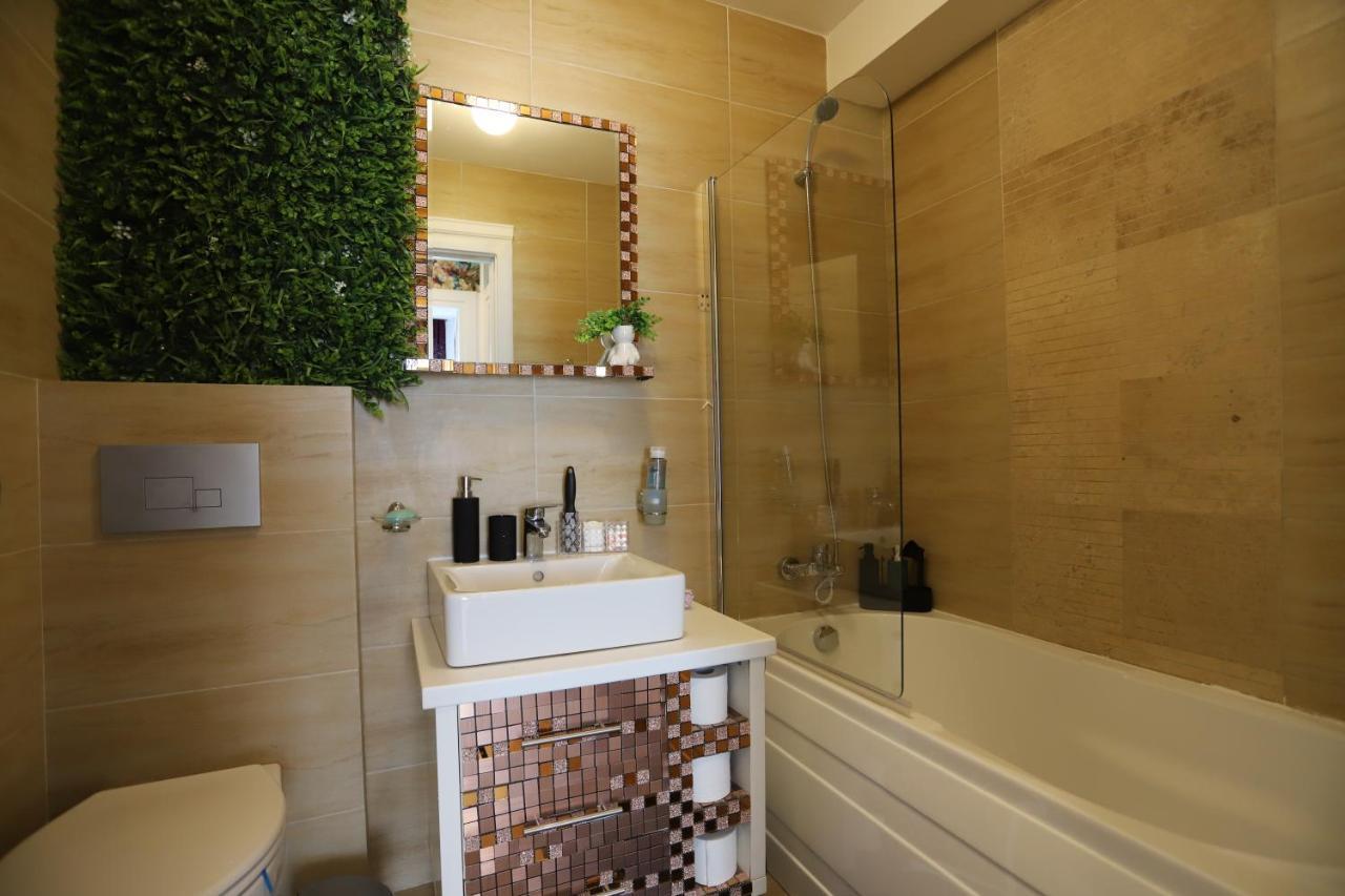 Apartament Beauty Smarald By Cosmopolis Stefanestii de Jos Eksteriør bilde